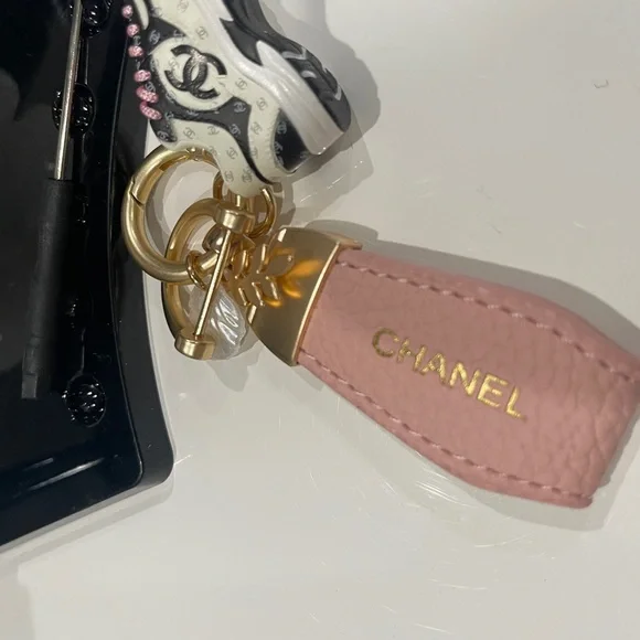 New Fashion Key Chain/Handbag Charm - Picture 5 of 5